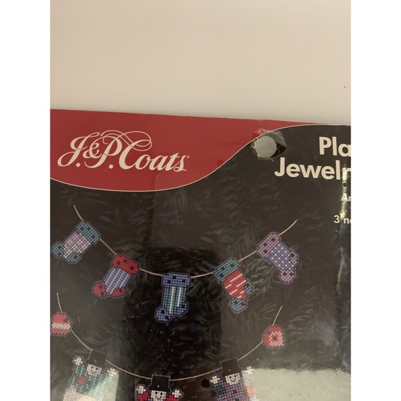 Plastic Canvas cross stitch Christmas Jewelry Ensemble Kit Santa Cat pin USA - Picture 5 of 8